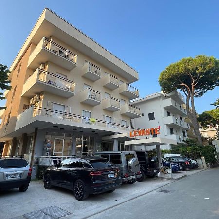 Hotel Levante Riccione a pochi passi dal mare Esterno foto