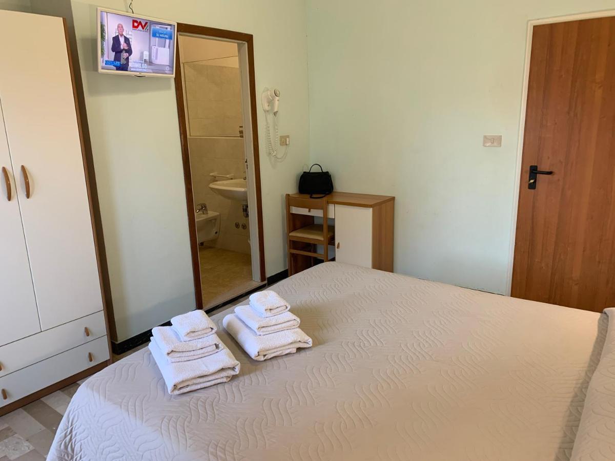 Hotel Levante Riccione a pochi passi dal mare Esterno foto