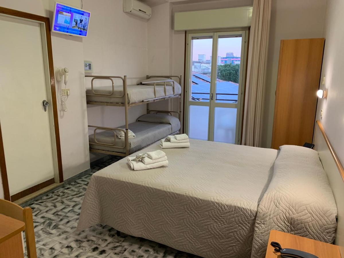 Hotel Levante Riccione a pochi passi dal mare Esterno foto