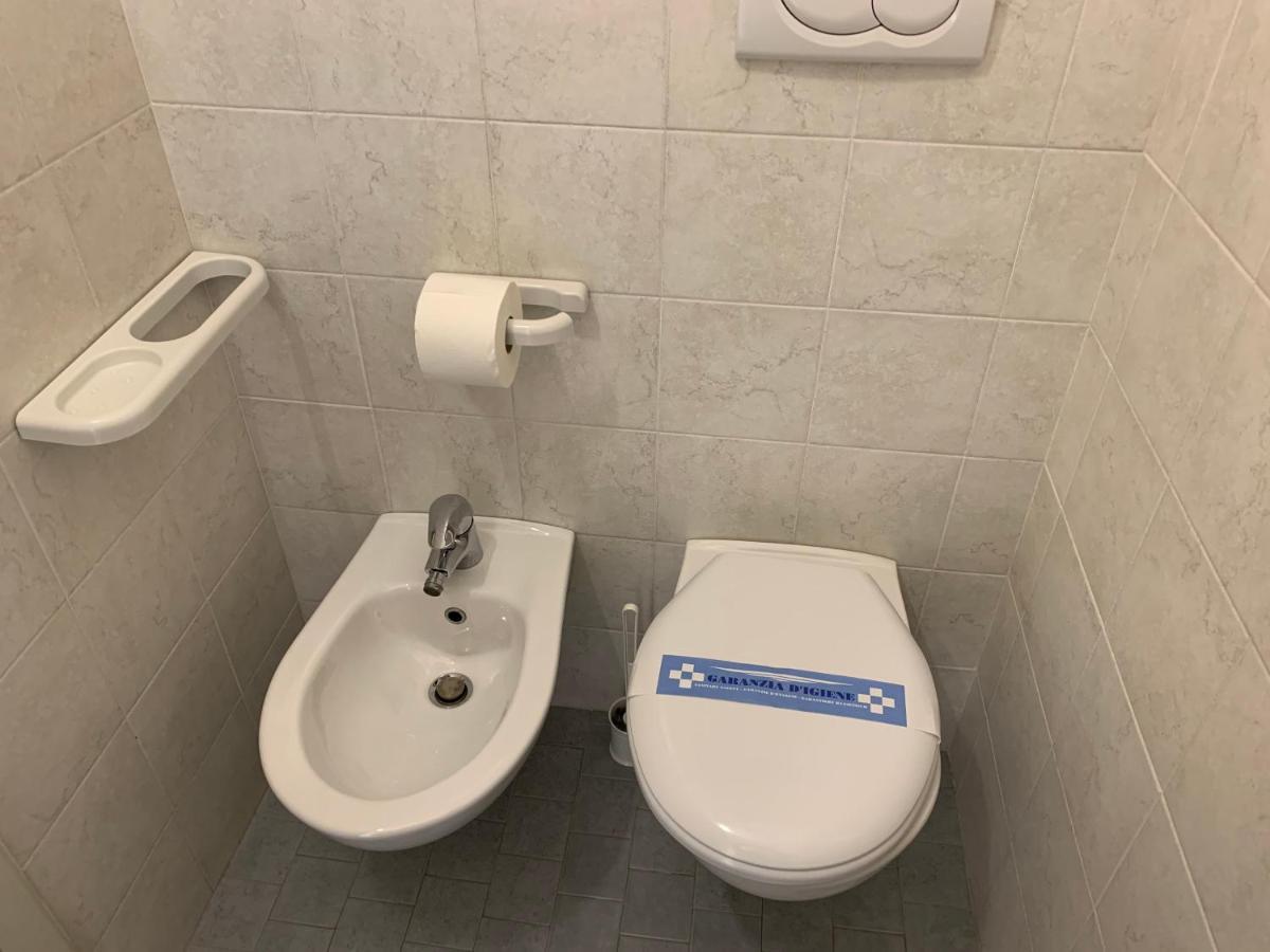 Hotel Levante Riccione a pochi passi dal mare Esterno foto